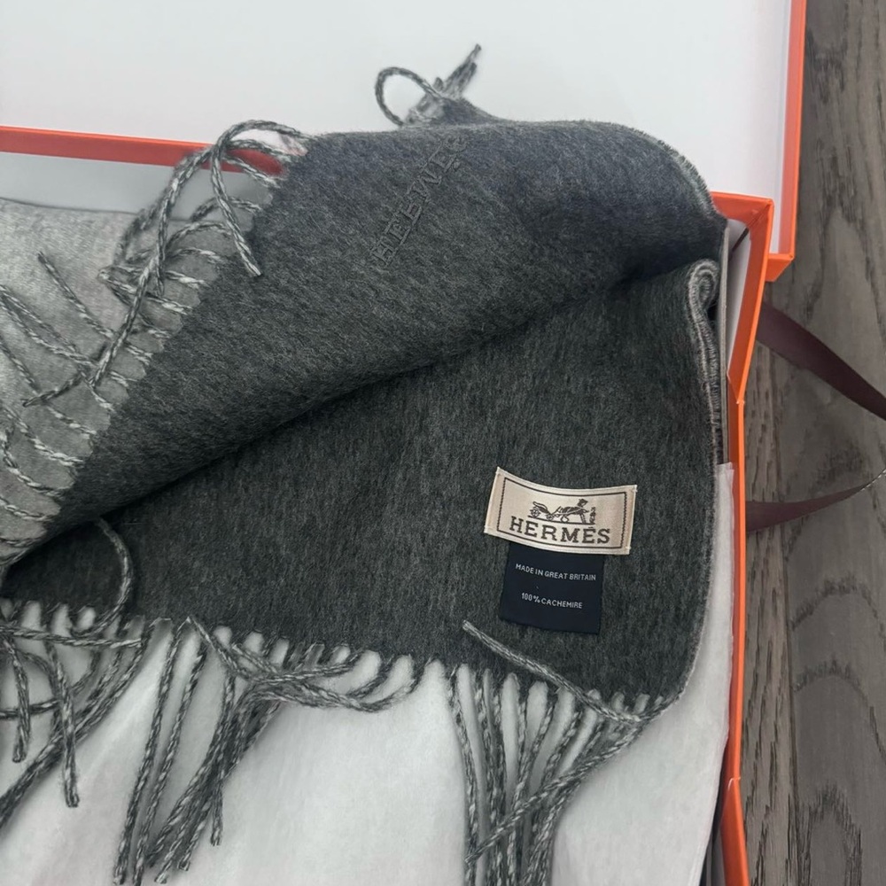 HERMES NEW unisex Double Sided Cashmere Men's Scarf Muffler Light Grey/Dark Grey - Picture 5 of 8